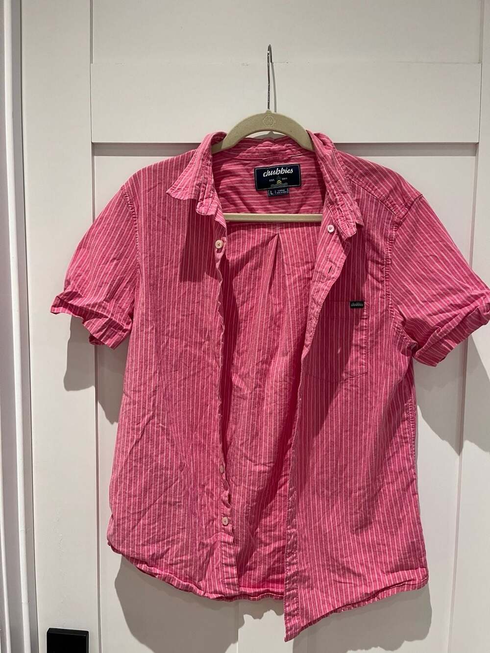 Chubbies Men's Regular Fit Short Sleeve Button Down Shirt Pink Striped Size Larg